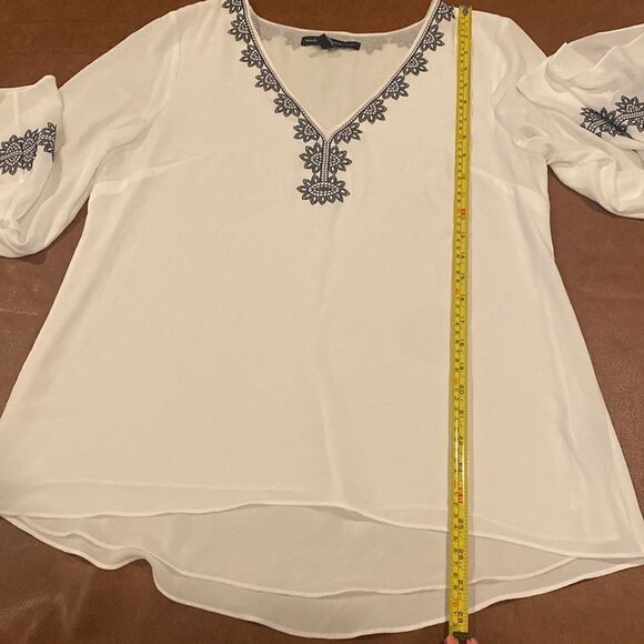 White House Black Market Medallion Embroidered Blouse Size 10 NWOT - Picture 11 of 12